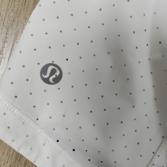 Lululemon White Shorts Size 4 - Picture 3 of 5